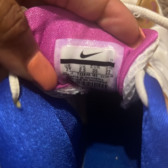 Nike - Picture 4 of 4